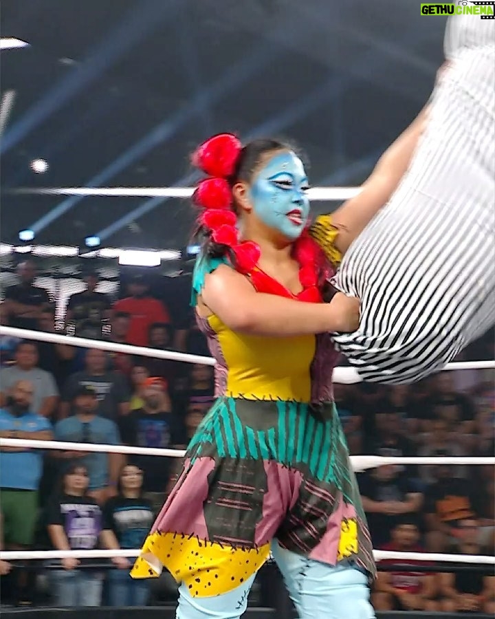 Karen Yu - 47K Likes - @tatumpaxley_wwe and @therealestwendy showed out in the first-ever Womenās Casket Match in WWE history! š