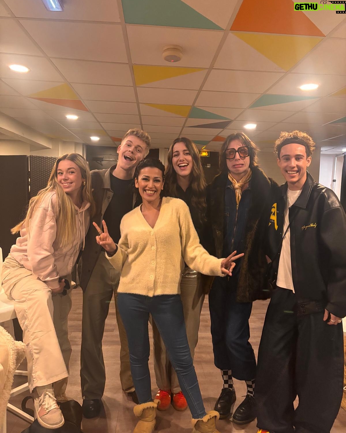Karima Charni - 11.9K Likes - Dump dāune folle semaine āØ
1) lāavant dernier prime š
2) dernier tournage au chĆ¢teau š°
3) Au revoir šš½āØš„¹
4) On a travaillĆ© avec @benjelloun_malika & @nikosaliagas š
5) Elle a sorti le clip de « Mauvais garƧonĀ Ā» Bravo @helena_blly š«°š½
6) Il a fait son 1er Olympia š„¹āØ @pierregarniermusique ā¤ļø
7) Je les ai presque tous retrouvĆ© š¤©š @cha_doree26 @maureenvltt @emmaaamusic__ @masseobnt @whozpaulmiles
8) On a bien bossĆ© avec @luciebernardoni š¤©š
9) AprĆØs le bus, je vous prĆ©sente mon nouveau taxi š
10) Mes jolies @ebonyqueensheba & @marinedmusique bravo pour ces 15 semaines! Vous ĆŖtes lumineuses, intelligentes et talentueuses! Ć vous de jouer maintenant š„āØš¤
Le clap de fin de la saison 2024, cāest demain Ć 21h10 sur @tf1 āØ