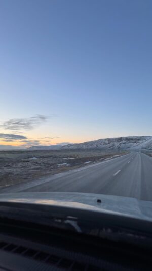 Karine St-Michel Instagram - I can’t believe I finally visited my dream destination after 15 years. 🥹

#travel #iceland #visiticeland #travelingfriends #travelinggirl #icelandroadtrip #icelandnature