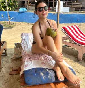 Karishma Kotak Instagram - Goa 🌴 🫶🏻 for a min