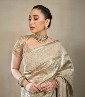 Karisma Kapoor Instagram - Dizzy in Love … शादी ❤️✨

Wearing - @taruntahiliani
Necklace - @sunita_shekhawat_jaipur
Handstacks and earrings - @khuranajewelleryhouse 
Styled by - @stylebyami