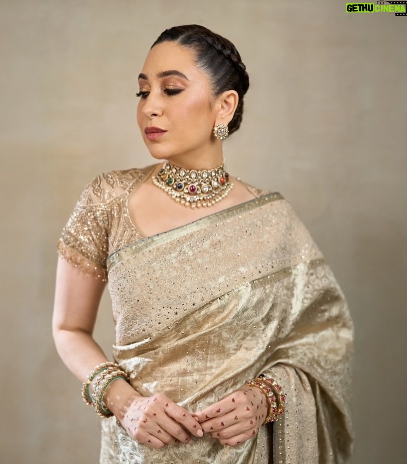 Karisma Kapoor - 408.3K Likes - Dizzy in Love โฆ เคถเคพเคฆเฅ โค๏ธโจ
Wearing - @taruntahiliani
Necklace - @sunita_shekhawat_jaipur
Handstacks and earrings - @khuranajewelleryhouse
Styled by - @stylebyami