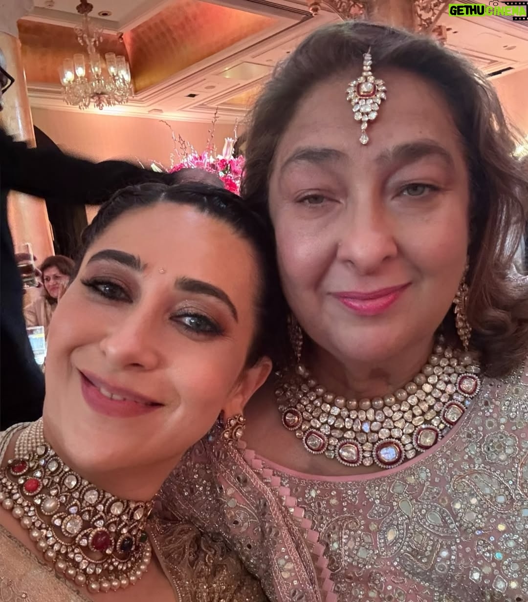 Karisma Kapoor - 408.3K Likes - Dizzy in Love โฆ เคถเคพเคฆเฅ โค๏ธโจ
Wearing - @taruntahiliani
Necklace - @sunita_shekhawat_jaipur
Handstacks and earrings - @khuranajewelleryhouse
Styled by - @stylebyami