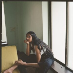 Karthika Muralidharan Instagram - Home is where the heart rests and feet get on the sofa ❤️

📷 - @devpriyamohata 💝