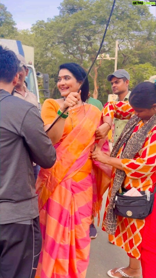 Kashmira Kulkarni - 65.3K Likes - कितीही अडचणी आल्या तरी परफेक्ट सीन पूर्ण होईपर्यंत मायबाप प्रेक्षकांच्या मनोरंजनासाठी पडद्यामागे प्रत्येक जण मेहनत करत असतो....
मालिकेतील आजचा भाग नक्की पहा
काव्यांजली सखी सावली
सोमवार ते शनिवार
सायंकाळी 8.30 वाजता
फक्त आपल्या कलर्स मराठी वाहिनीवर
#hardwork #stunt #accident #kashhmirakulkarrni #kaahmirakulkarniactress #kashmirakulkarniofficial #coloursmarathi #kavyaanjalisakhisaavali