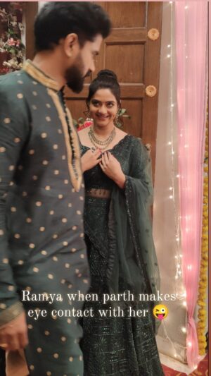 Kashmira Kulkarni Instagram - One glance: no words required.

Mehendi ceremony 

#lagnananterhoyilachprem #lagnanantarhoilachprem #kashmirakulkarniofficial #kashmirakulkarni #kashmirakulkarni #kashhmiragkulkarrni #kashmira #marathiserial #show #marathishow #vijayandalkar