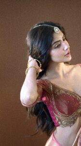 Actress Kashmira Pardesi HD Photos and Wallpapers March 2025