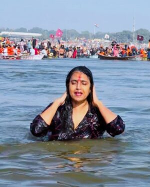 Kasthuri Shankar Instagram - Har Har Mahadev !  Jai Gange !  It is truly a life defining experience.  Blessed. 

#maghpurnima #mahakumbhmela2025