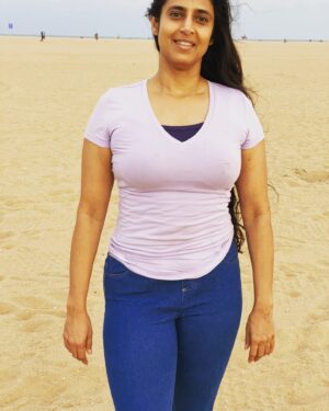 Kasthuri Shankar Instagram - This was many years ago .... can you guess how many?

how much have i changed? Tell me in the comments.

I will upload the year these pics were taken in tomorrow's story.

#fridayflashback #flashbackfriday #lifeisabeach #wheniwasthinner😩 #sandsoftime #thenandnow #kasthurishankar #fitnessgoals