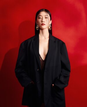 Kate Pang Instagram - 因为有很信任的团队，所以才能很放心的把自己交给他们。

Styling: @keithpngtl 
Hair & makeup: @benjioo 
Photography: @hansgoh 
Outfit: @urbanrevivo.sg @urbanrevivo 
Accessories: @apmmonaco 

#keithpng #benjioo #hansgoh