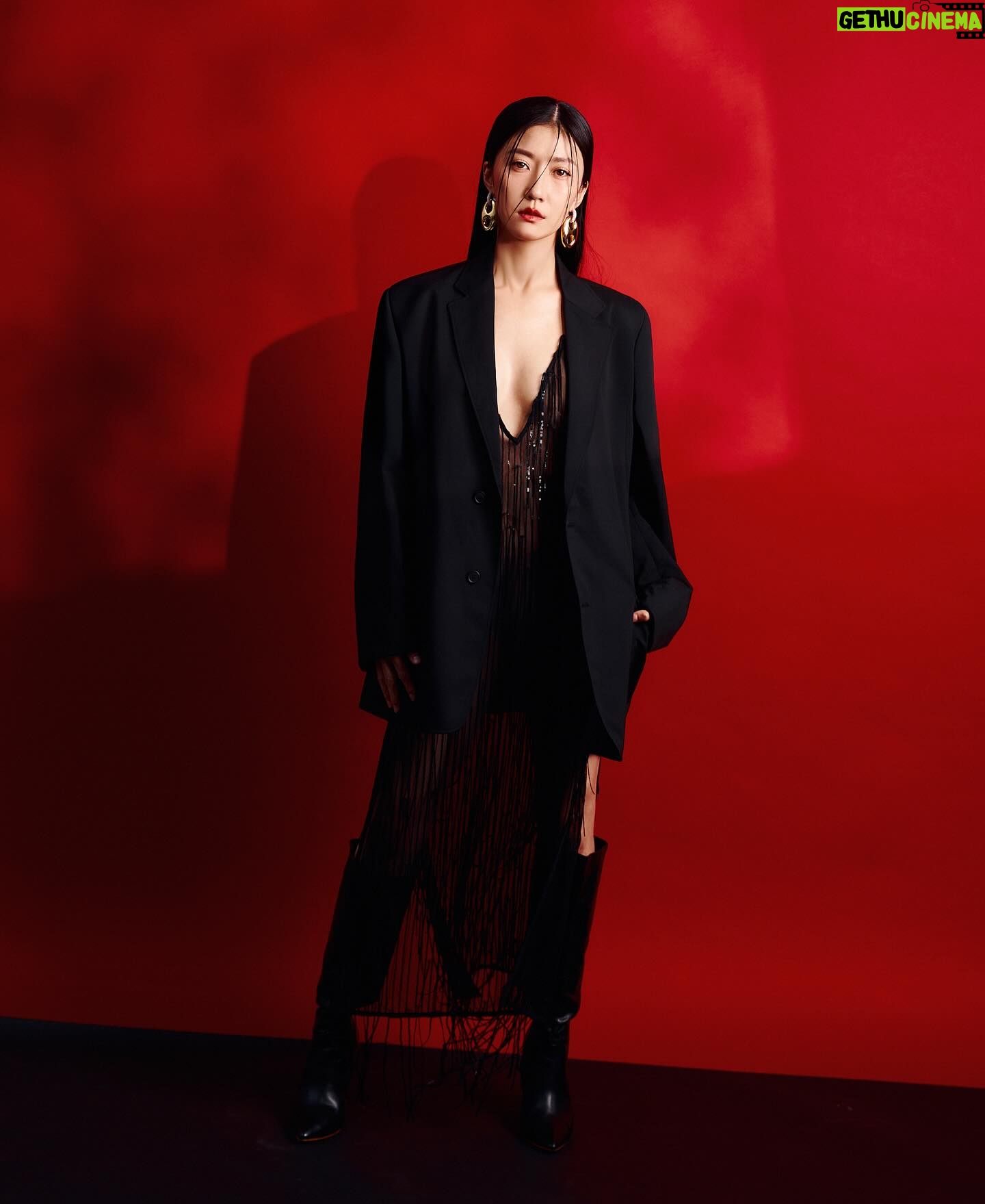 Kate Pang - 770 Likes - 因为有很信任的团队,所以才能很放心的把自己交给他们。
Styling: @keithpngtl
Hair & makeup: @benjioo
Photography: @hansgoh
Outfit: @urbanrevivo.sg @urbanrevivo
Accessories: @apmmonaco
#keithpng #benjioo #hansgoh