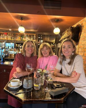 Kathryn Thomas Instagram - Celebrating all our January birthdays with mum &  @linthomasie  @the_old_spot_dublin …. One of the best Sunday lunches in Dublin