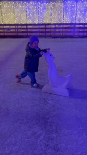 Kathryn Thomas Instagram - Go ice skating they said….. it will be magical 😏🫨😂

In fairness we laughed more than we cried @bertille_.gfy 😅😅