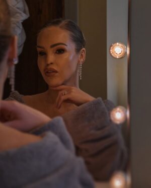 Katie Piper Instagram - Not your average Monday….Red carpet ready 💋

Photography by @zakwalton
Styled by @harrietnicolsonstylist 
Makeup by @toby_salvietto 
Hair by @hairbychrislong 
Nails by @nailsbychloej using @biosculpturegelgb 

Dress @elizabethemanuelofficial
Shoes @sophiawebster
Bag @mae_cassidy
Jewellery @aariya_diamonds