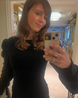 Katja Herbers Instagram - Critics Choice Awards yesterday! 
Swipe for the best speech, the best guys, the dresses I didn’t wear, the poses I didn’t strike, our current new Nielsen rating (still in that top 10!), and my tired face without the glam and the lights and the dress. 

Thank you @pennylovellstylist @mollyrstern @ryanrichman @paola_quiroz27 🩷🩷🩷 
👗 @sagio_official 
💍 @sifjakobsjewellery @rommanelus 
👛 @meliebianco 
👠 @charleskeithofficial