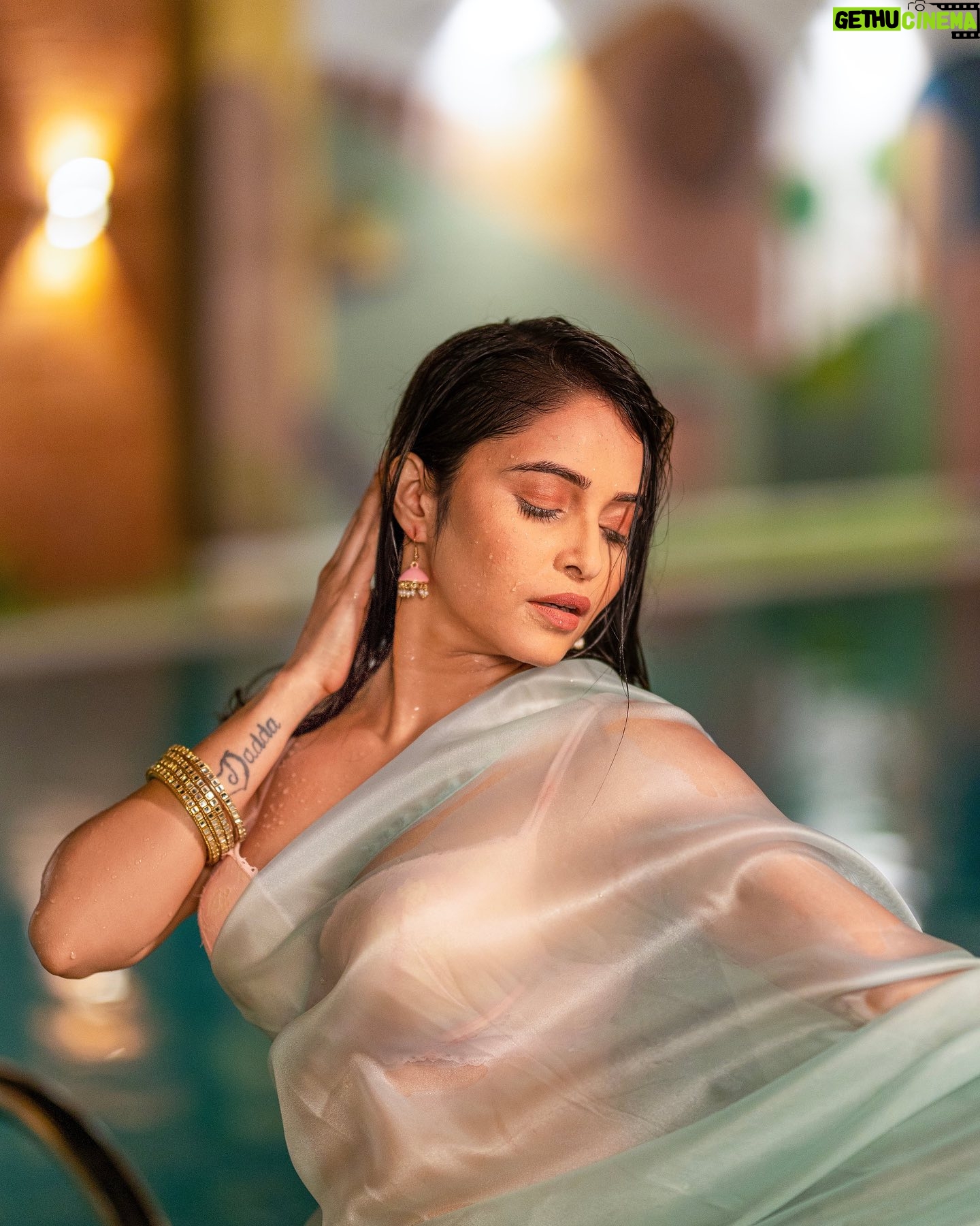 Kaushiki Rathore - 3.1K Likes - Iām very fortunate that I can live many lives in one life.
Acting is not a profession or a job for me, it is my self-growth Because of this I am becoming a good person. I am able to understand people. I am able to understand their pain, life and the feelings of people. Whether it is a human or an animal,so acting is making me a good person
And I think I am understanding life also.
STILLNESS. THATāS ALL AND THATāS
THE HARDEST THING.
#actorslifeš¬