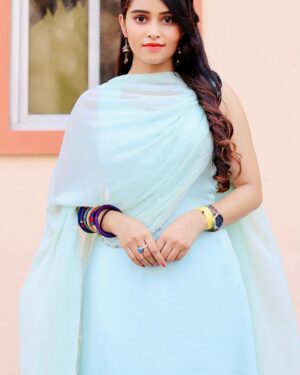 Kaushiki Rathore Instagram - I’m very fortunate that I can live many lives in one life.
Acting is not a profession or a job for me, it is my self-growth Because of this I am becoming a good person. I am able to understand people. I am able to understand their pain, life and the feelings of people. Whether it is a human or an animal,so acting is making me a good person 
And I think I am understanding life also.

STILLNESS. THAT’S ALL AND THAT’S
THE HARDEST THING.

#actorslife🎬