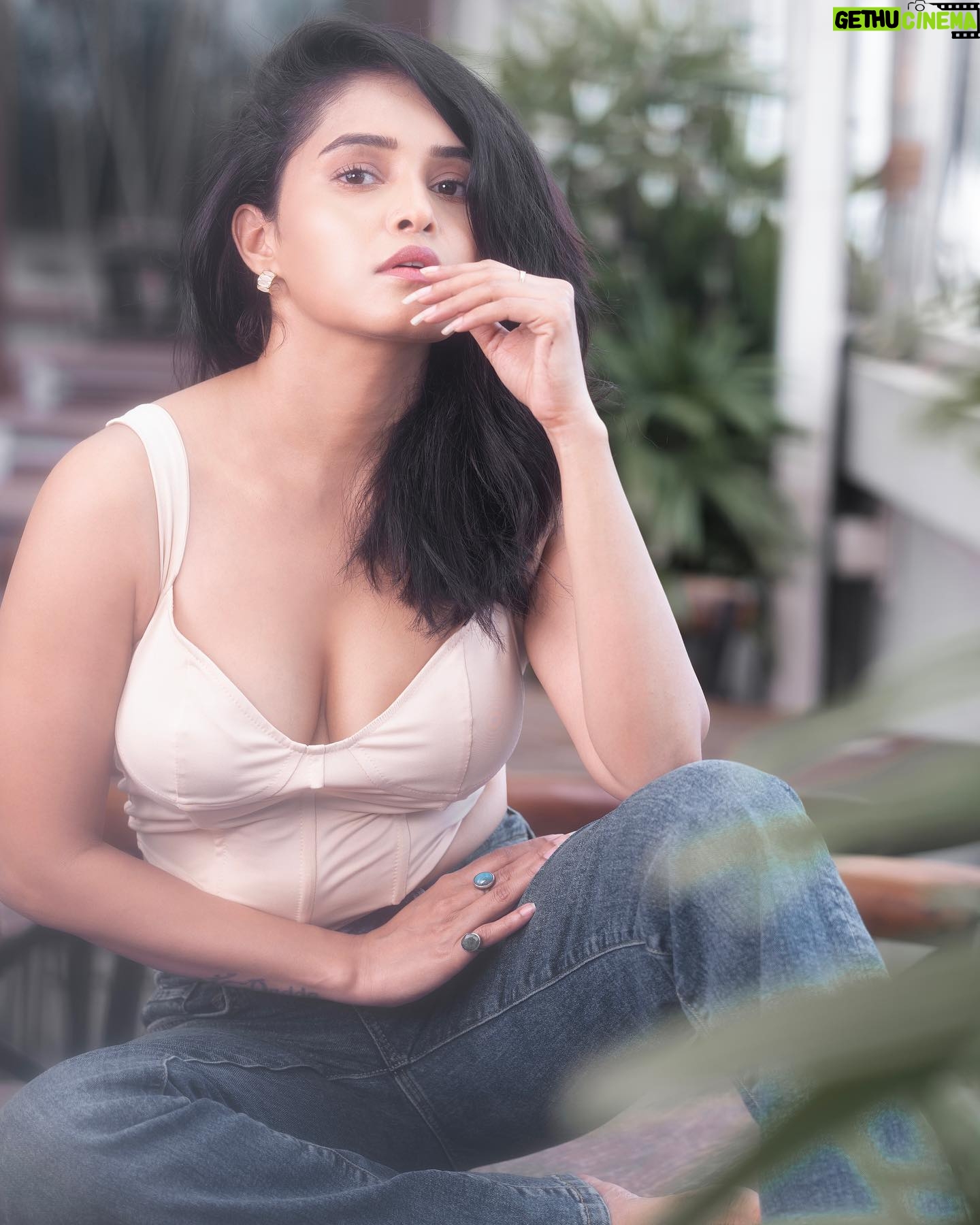 Kaushiki Rathore - 4.5K Likes - ā¤ļø
Wearing: @urbanic.official @urbanic_in