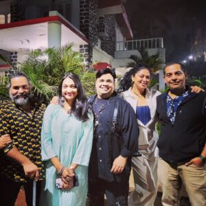 Kavita Kaushik Instagram - Barbecue evening with ghar ke dost aur jaanwar , maturity waala Celebration looks like this 
Thanks @latika.jain87 @atulsatyakoushik ji @kikusharda @gauravgera #Priya #Rudra and those who made the drive to lonavala for us 🤗🤗🤗 love u guys ❤️
Happy Anniversary meri jaan @justronnit