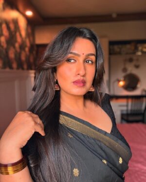 Kavitha Nair Instagram - First saree-ing of 2025 🖤