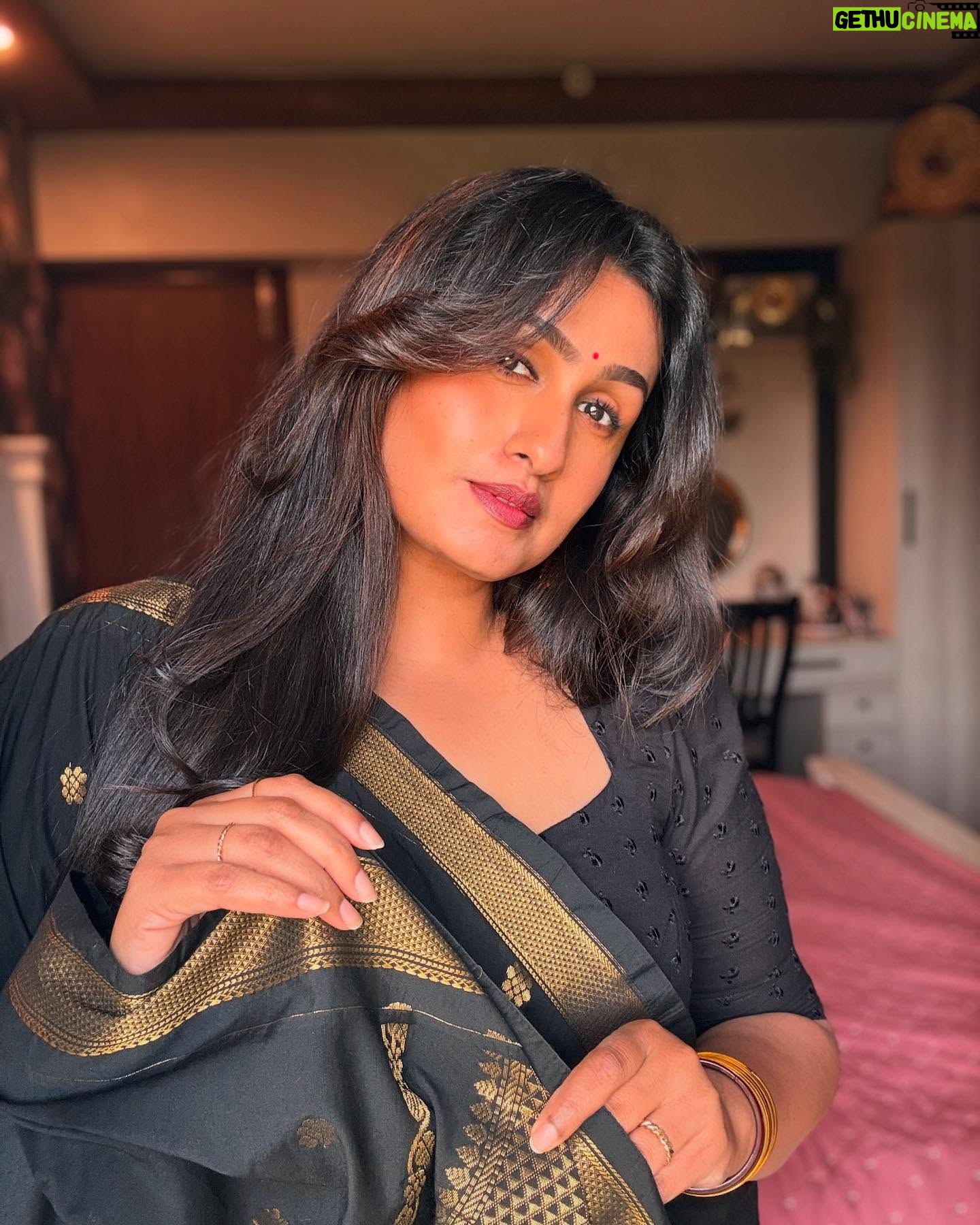 Kavitha Nair - 9.6K Likes - First saree-ing of 2025 🖤