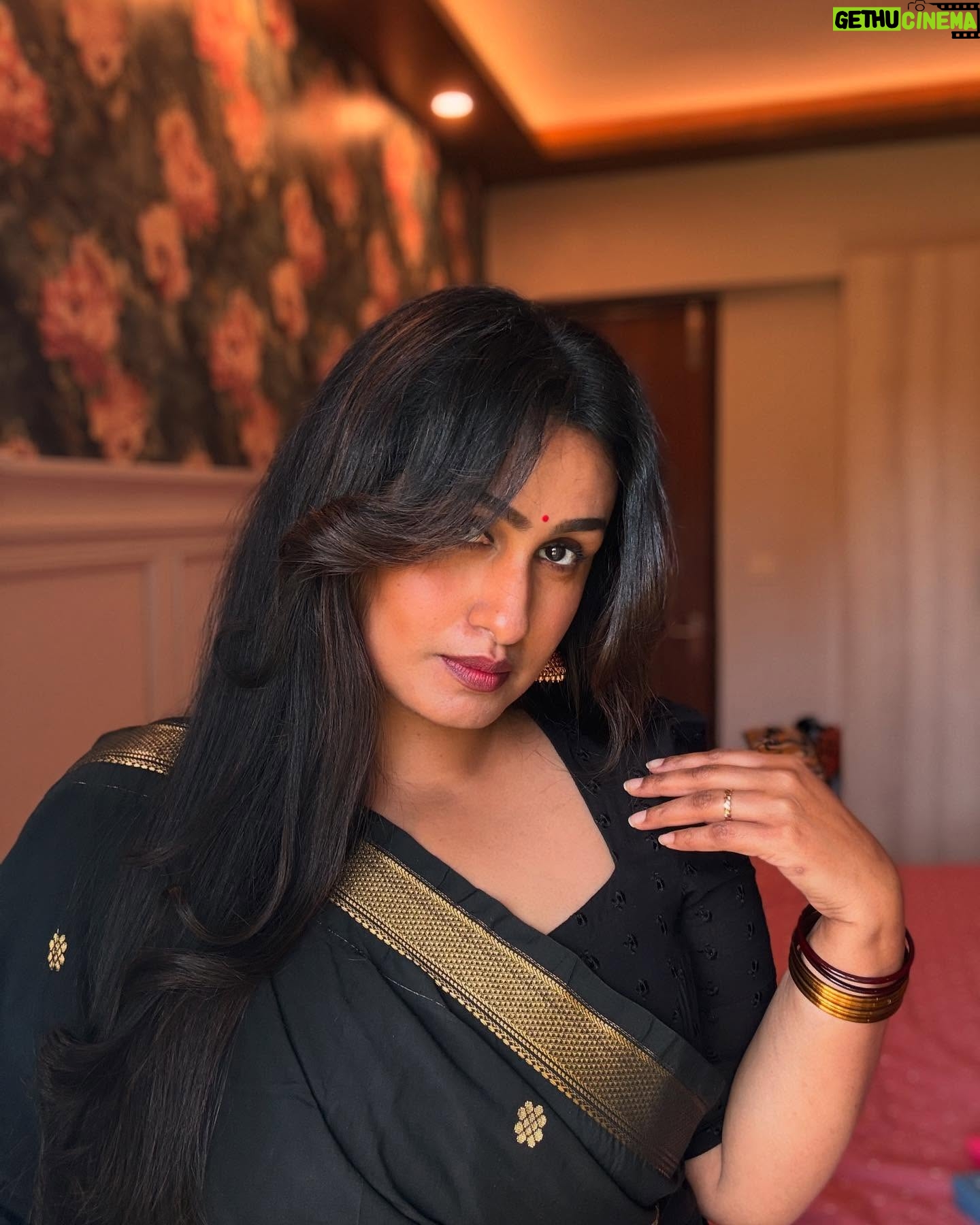 Kavitha Nair - 9.6K Likes - First saree-ing of 2025 🖤