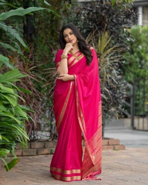 Kavya Shetty Instagram - 💕✨ 🎵

Click @_karthikjram 
Jewellery @navrathan1954 
Saree @pure_mysore_silk Blouse @maya_designer_studio_ 
Hair & MakeUp @makeoversbyroopa @makeup_by_shwethanjali 
#kavyashetty #bangalore