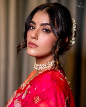 Kavya Thapar Instagram - दीदार की तलब के तरीक़ों से बे-ख़बर
दीदार की तलब है तो पहले निगाह माँग 🌺

HMU : @sakbagasramua 
Wearing : @issadesingerstudio
Jewellery : @petalsbyswathi & @akshayjewels 
Styled by : @stylebyannapurna 
Shot by : @v_capturesphotography