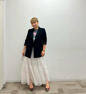 Kayo Noro Instagram - 衣装です🙋🏻‍♀️
昨年のものを続々と、、、申し訳ございません
m(_ _)m
2024年ダメだったところ。それはものすごい数のSNS用写真、衣装、動画撮り溜め出るにもかかわらず。全然出せませんでした。
今年はせっかく撮りだめたものは放出していきたいと思います。すぐにを目標に。
・
①
jacket @cadune_official
t-shirt @jeansfactory_official , g_rock_s
skirt @arpege_story
pumps @tsurubymarikooikawa
jewelry @unoaerre_japan
・
・
②
t-shirt @disneyjp
tulle tops @maisonspecial_women
pierce @zuttoholic
bangle ,ring @unoaerre_japan
・
・
③
jacket @lounie_jp
one piece @cocodeal_official
sandal @tsurubymarikooikawa
pierce @zuttoholic
blacelet,ring @unoaerre_japan
・
・
④
knit ,skirt @nomine_jp
shoes @tsurubymarikooikawa
pierce,ring @zuttoholic
blacelet @unoaerre_japan
・
・
⑤
knit vest @cocodeal_official
t-shirt,pants @arpege_story
mule @kanematsu_official
pierce @zuttoholic
blacelet,ring @unoaerre_japan
・
・
⑥
gillet,knit @demiluxebeams
pants @emmelrefines
pumps @kanematsu_official
pierce,ring @zuttoholic
・
・
⑦
おまちをm(_ _)m
・
・
⑧
sweater @rougeviflacle_official
skirt @citen_official
boots @zara
pierce @zuttoholic
blacelet,ring @unoaerre_japan
・
・
⑨
one piece @lounie_jp
boots @zara 
pierce,ring @zuttoholic
blacelet @unoaerre_japan