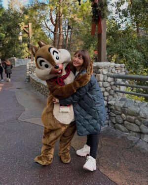 Kayo Noro Instagram - 2人🐶が愛おしすぎて。
全ては2人の為に頑張りました😆w
・
今年2024年は本当に沢山のお仕事をさせていただき、本当に沢山の素晴らしい経験をさせていただきました。
お仕事をくださった皆様ありがとうございました。
私のお仕事は皆さんに色々な意味で楽しんでいただく仕事だと思っています。
皆さんが楽しんでくださっていたらとても嬉しいです。
・
自分の成功も失敗も何事も最後には楽しめるように🙇🏻‍♀️
を目標に生きております。そしてお仕事頑張ります。
・
今年は特に、沢山応援していただきありがとうございました。
・
良いお年をお迎えくださいませm(_ _)m
・
・
またすぐ新年の挨拶しますねw😝
・
・
・
最後の写真ですが、、、わたくしが隣に並んだチップに似てるなと（勝手に思ってましてすみませんが）思いましたので載せてみましたw
特に意味はありませんが。
2人🐶の写真はいつも沢山ありますが、厳選してみました♡
最後は2枚連続のクリスマスの写真ですが、2人の寄り添い方が可愛かったので2パターン❤️
両親にも沢山お世話になりましてね🐶
ありがたいです本当に❤️ありがとうと。
・
・
#ヨークシャーテリア 
#ヨーキー
#ヨークシャテリア 
#パグペキ
#パグペキニーズ
#パグペキニーズmix