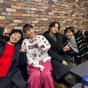 Kayo Noro Instagram - 改めましてm(_ _)m
『トラベルナース　シーズン2』
みなさんご視聴ありがとうございました🙇🏻‍♀️
・
始まる前にとても楽しみにしていた撮影ですが、やはりめちゃくちゃ楽しかったです。
終わるの嫌だなって思いました。
みんなはどうかわからないけどw
けど、とても楽しくて学びが本当に多かったです。
そしてなによりも沢山の方にみていただけたということで、私は本当に仲間に入れていただけてよかったです。
私にはまだまだなところがあり、作品に対して関わることも少ないこともありますが、沢山の方の努力がありこのトラベルナースが出来上がっていまして。
感謝の日々でございましたm(_ _)m
ありがとうございましたm(_ _)m
見てくださったみなさまに今一度お礼申し上げます。
ありがとうございました🙇🏻‍♀️
・
・
写真は、クランクアップ（撮影の最終日）
そしてロケの時の写真などです！
あと打ち上げの日🍸
・
キャストのみなさん本当に楽しい日々をありがとうございました❤️