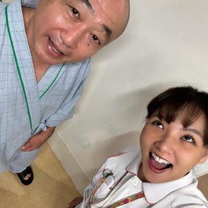 Kayo Noro Instagram - 改めましてm(_ _)m
『トラベルナース　シーズン2』
みなさんご視聴ありがとうございました🙇🏻‍♀️
・
始まる前にとても楽しみにしていた撮影ですが、やはりめちゃくちゃ楽しかったです。
終わるの嫌だなって思いました。
みんなはどうかわからないけどw
けど、とても楽しくて学びが本当に多かったです。
そしてなによりも沢山の方にみていただけたということで、私は本当に仲間に入れていただけてよかったです。
私にはまだまだなところがあり、作品に対して関わることも少ないこともありますが、沢山の方の努力がありこのトラベルナースが出来上がっていまして。
感謝の日々でございましたm(_ _)m
ありがとうございましたm(_ _)m
見てくださったみなさまに今一度お礼申し上げます。
ありがとうございました🙇🏻‍♀️
・
・
写真は、クランクアップ（撮影の最終日）
そしてロケの時の写真などです！
あと打ち上げの日🍸
・
キャストのみなさん本当に楽しい日々をありがとうございました❤️