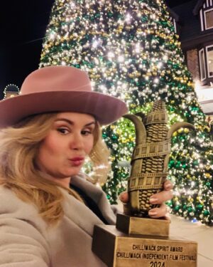 Keegan Connor Tracy Instagram - So proud that the film I directed won the Spirit Award at its Canadian premiere this weekend at the @chilliwackindependentfilmfest! I was honoured to be entrusted by @livingfreeashley and @zoemvfraser1 to tell this deeply personal story. I tried to honour it in all its complexity and every time someone who sees it mentions some little thing I did as a director, it tells me the story worked and this is just further proof. Grateful to the entire team, to the cast for their beautiful work and for the continuing opportunity to tell stories that move people. #director #indie #femalefilmmaker @theworstdayeverfilm @keeganthedirector