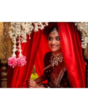 Keerthy Suresh Instagram - The Poem that I adorned…

இதயம் ரெண்டும் இசையெனவே
இன்றே இன்றே இணைகிறதே 

நட்பே காதல் துணையெனவே 
காலம் எல்லாம் வருகிறதே

#TieingAKnotInMadisar ♥️

#ForTheLoveOfNyke