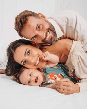 Kelly Baron Instagram - O melhor presente de Natal é ver o seu sorriso, meu filho abençoado ♥️ 
Desejamos um feliz natal da nossa família para a tua e que neste Natal você seja rodeado pelo amor de sua família e amigos🎄