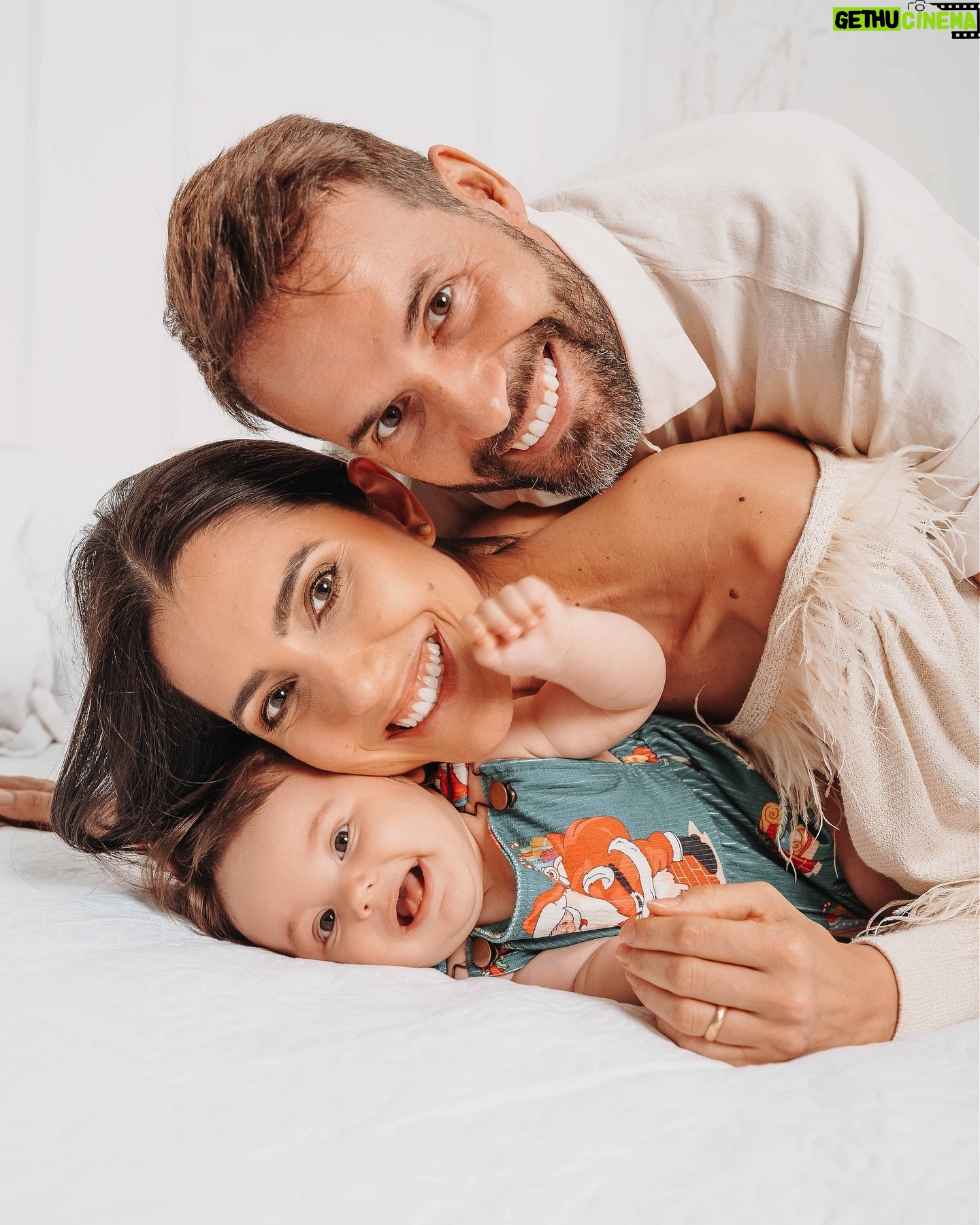 Kelly Baron - 27.1K Likes - O melhor presente de Natal é ver o seu sorriso, meu filho abençoado ♥️
Desejamos um feliz natal da nossa família para a tua e que neste Natal você seja rodeado pelo amor de sua família e amigos🎄