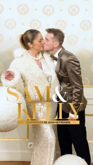 Kelly Pfaff Instagram - “Ge moet niet schoon zijn in het leven, maar slim. En rap.” Sam Gooris (51) en Kelly Pfaff (47) lieten er geen gras over groeien: na amper 40 dagen waren ze al verloofd. Hoewel er destijds weddenschappen waren over hun slaagkans als koppel, vieren ze zondag hun 25ste jubileum. En hun liefde is intenser dan ooit. Wat is hun geheim? “Kelly zorgt soms voor het druppeltje dat de emmer doet overlopen. En dan ontploft de bom.” 
.
.

Met dank aan Paleis op de Meir van @heritavzw voor de locatie en @goodwillbelgium voor de decoratie.
 .
#nina #samgooris #kellypfaff #expeditiegooris #jubileum #25jaargetrouwd #liefde #relatie