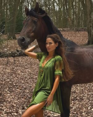 Kerri Kasem Instagram - Took one of my favorite photos and used AI for clothes and background… fun! 🐴💚