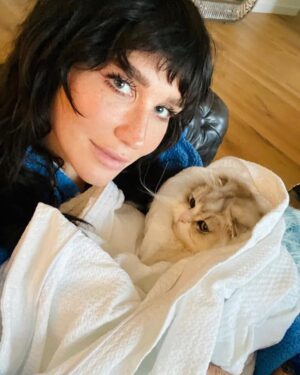 Kesha Instagram - Carl my little chicken 
You really broke my heart this time. 

I’ll see you in the next life my baby boy

God really outdid himself with this creature. 
💔
