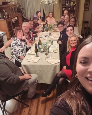 Khate Lessard Instagram - JOYEUX NOËL🎄 
Maman nous à donné en cadeaux un pendentif avec les cendres de papa❤️C’était tellement un beau Noël!!On en à profité pour remplir la maison avec la famille et plein d’amour!!