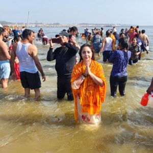 Khushboo Kamal Instagram - May the divine rivers of Kumbh Snan cleanse your heart, filling it with love, gratitude, and divine grace...

#144 साल का संयोग! 

Jai shiv shambhu 🙏 Jai Ganga Maiya🙏

Thank you @abhasinghlawyer for this divine experience😊🫶🙏

#mahakumbh #mela #2025 #prayagraj #uttarpradesh