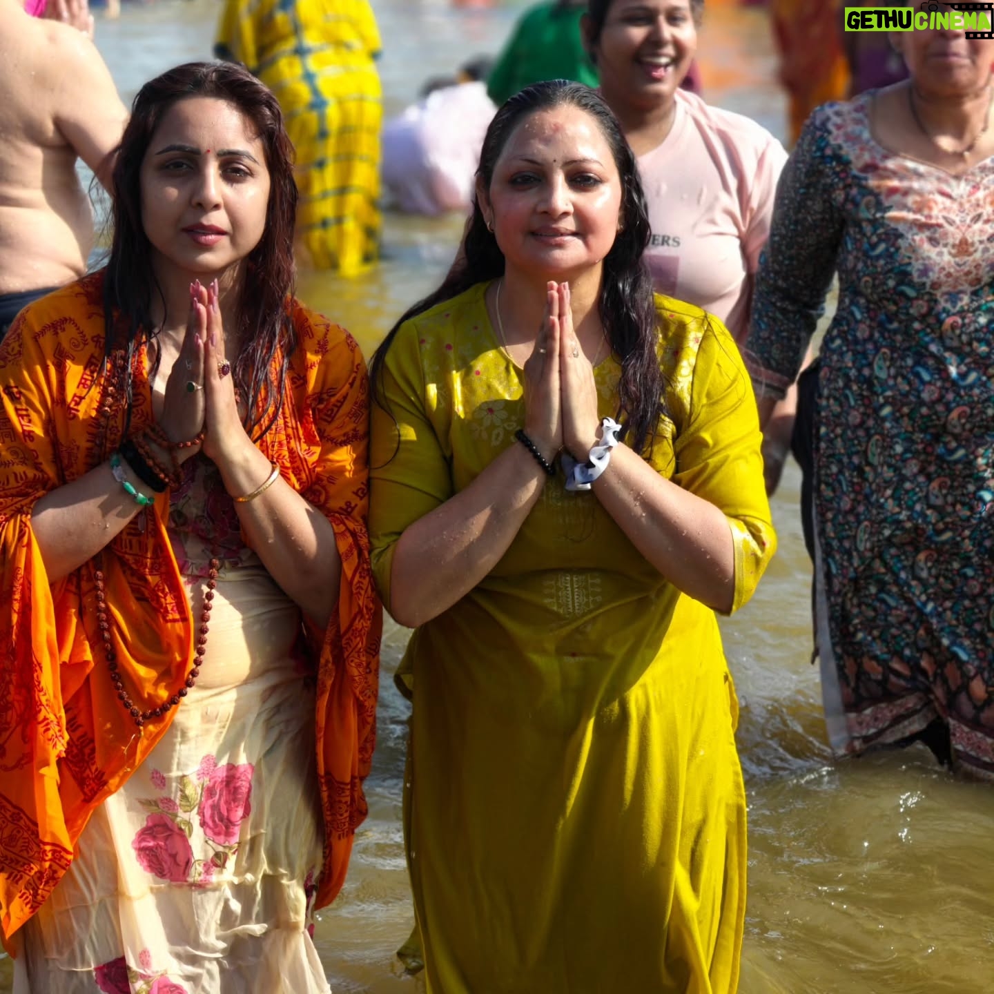 Khushboo Kamal - 11K Likes - May the divine rivers of Kumbh Snan cleanse your heart, filling it with love, gratitude, and divine grace...
#144 साल का संयोग!
Jai shiv shambhu 🙏 Jai Ganga Maiya🙏
Thank you @abhasinghlawyer for this divine experience😊🫶🙏
#mahakumbh #mela #2025 #prayagraj #uttarpradesh