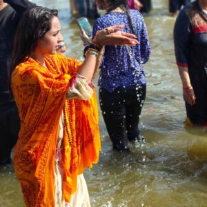 Khushboo Kamal Instagram - May the divine rivers of Kumbh Snan cleanse your heart, filling it with love, gratitude, and divine grace...

#144 साल का संयोग! 

Jai shiv shambhu 🙏 Jai Ganga Maiya🙏

Thank you @abhasinghlawyer for this divine experience😊🫶🙏

#mahakumbh #mela #2025 #prayagraj #uttarpradesh