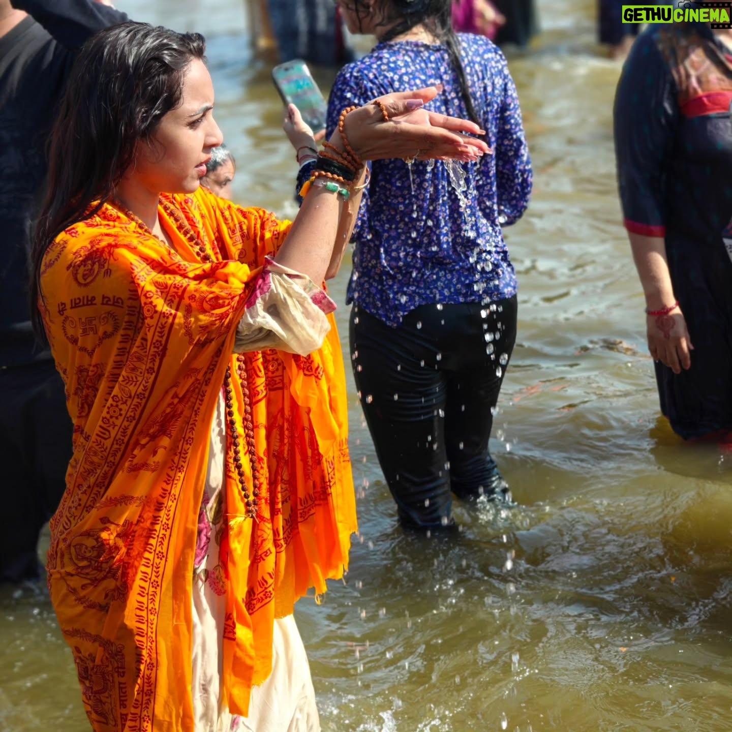Khushboo Kamal - 11K Likes - May the divine rivers of Kumbh Snan cleanse your heart, filling it with love, gratitude, and divine grace...
#144 साल का संयोग!
Jai shiv shambhu 🙏 Jai Ganga Maiya🙏
Thank you @abhasinghlawyer for this divine experience😊🫶🙏
#mahakumbh #mela #2025 #prayagraj #uttarpradesh
