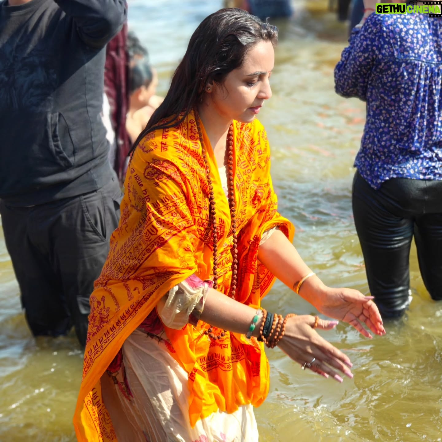 Khushboo Kamal - 11K Likes - May the divine rivers of Kumbh Snan cleanse your heart, filling it with love, gratitude, and divine grace...
#144 साल का संयोग!
Jai shiv shambhu 🙏 Jai Ganga Maiya🙏
Thank you @abhasinghlawyer for this divine experience😊🫶🙏
#mahakumbh #mela #2025 #prayagraj #uttarpradesh