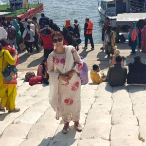 Khushboo Kamal Instagram - May the divine rivers of Kumbh Snan cleanse your heart, filling it with love, gratitude, and divine grace...

#144 साल का संयोग! 

Jai shiv shambhu 🙏 Jai Ganga Maiya🙏

Thank you @abhasinghlawyer for this divine experience😊🫶🙏

#mahakumbh #mela #2025 #prayagraj #uttarpradesh
