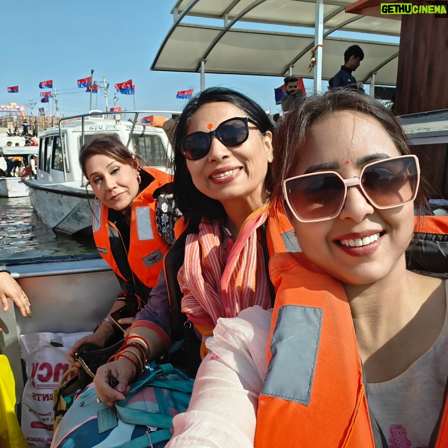 Khushboo Kamal - 11K Likes - May the divine rivers of Kumbh Snan cleanse your heart, filling it with love, gratitude, and divine grace...
#144 साल का संयोग!
Jai shiv shambhu 🙏 Jai Ganga Maiya🙏
Thank you @abhasinghlawyer for this divine experience😊🫶🙏
#mahakumbh #mela #2025 #prayagraj #uttarpradesh