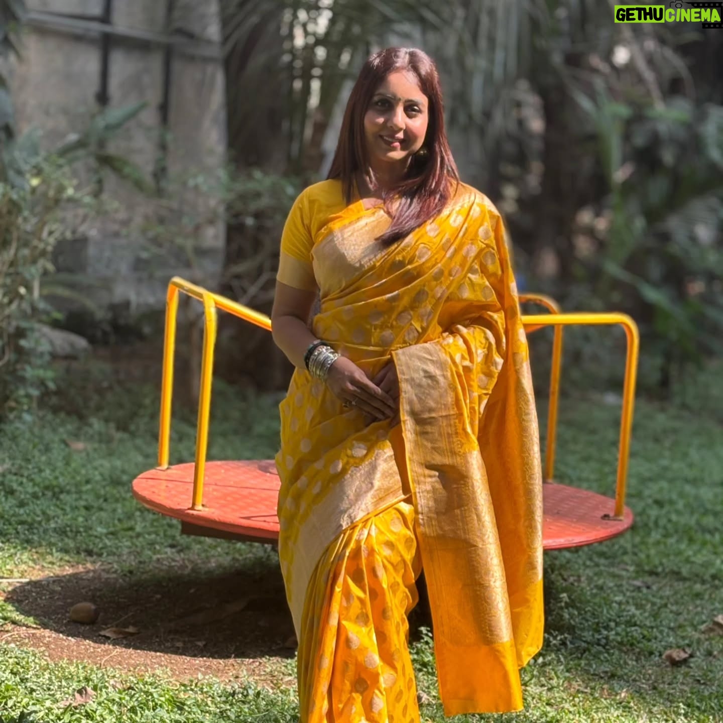 Khushboo Kamal - 11.1K Likes - Feeling Silky silky in my silk sari💛
