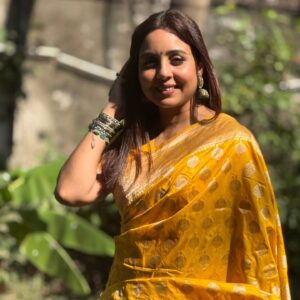 Khushboo Kamal Instagram - Feeling Silky silky in my silk sari💛