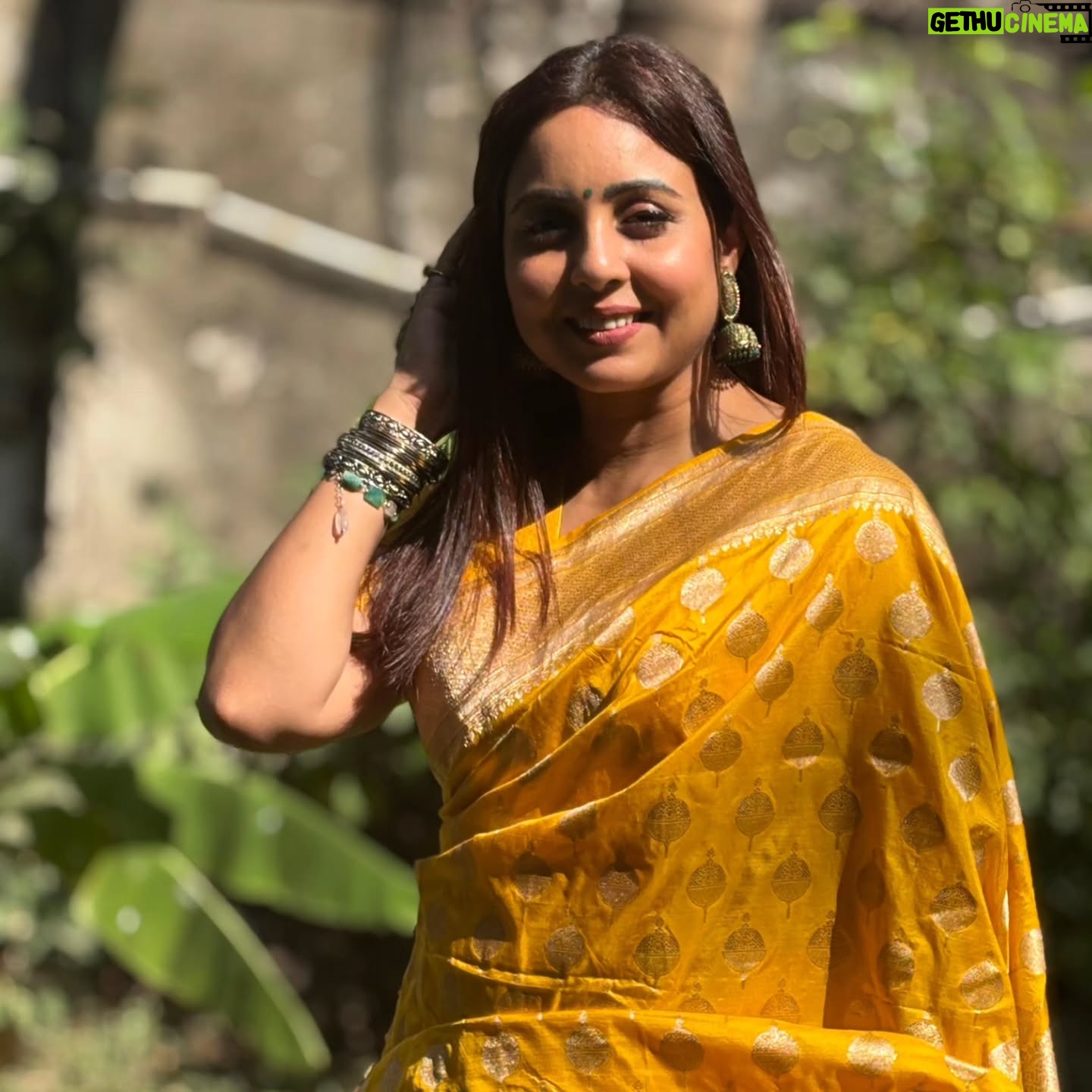 Khushboo Kamal - 11.1K Likes - Feeling Silky silky in my silk sari💛